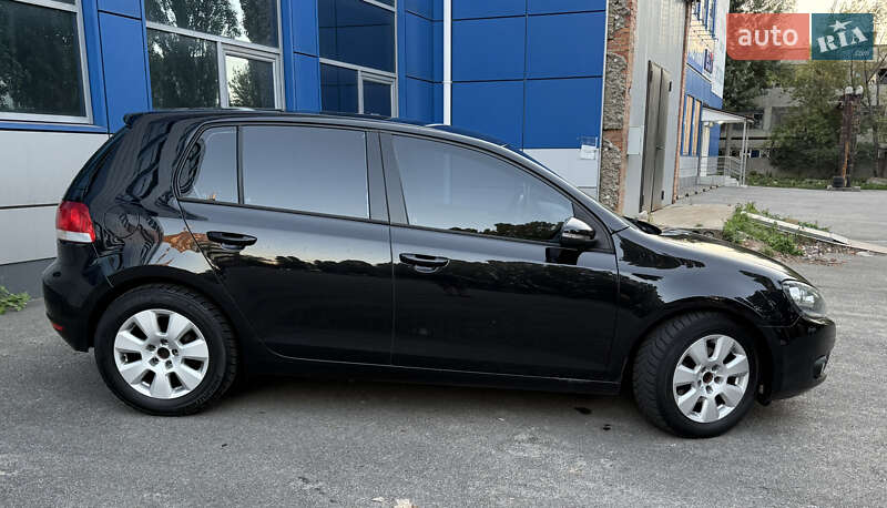 Хэтчбек Volkswagen Golf 2010 в Киеве