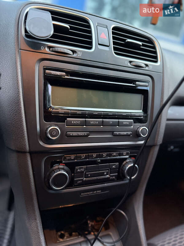 Хэтчбек Volkswagen Golf 2010 в Киеве
