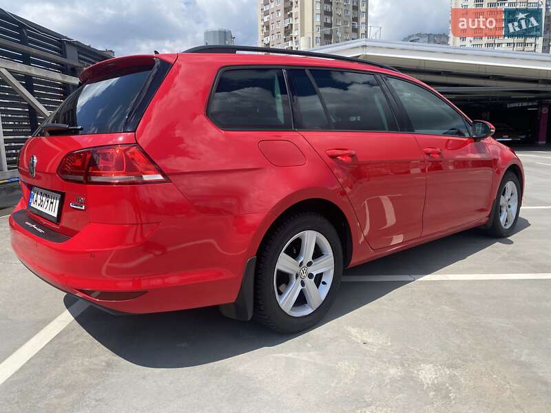 Универсал Volkswagen Golf 2015 в Киеве