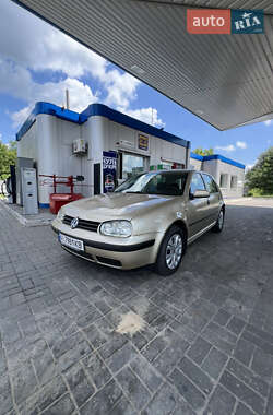Хетчбек Volkswagen Golf 2000 в Прилуках
