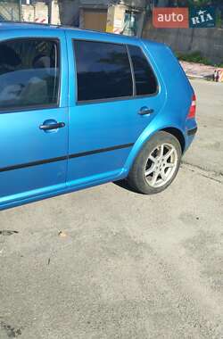 Хэтчбек Volkswagen Golf 2003 в 