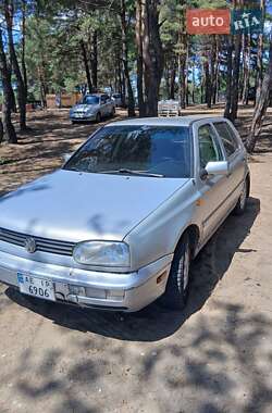 Хетчбек Volkswagen Golf 1996 в Дніпрі