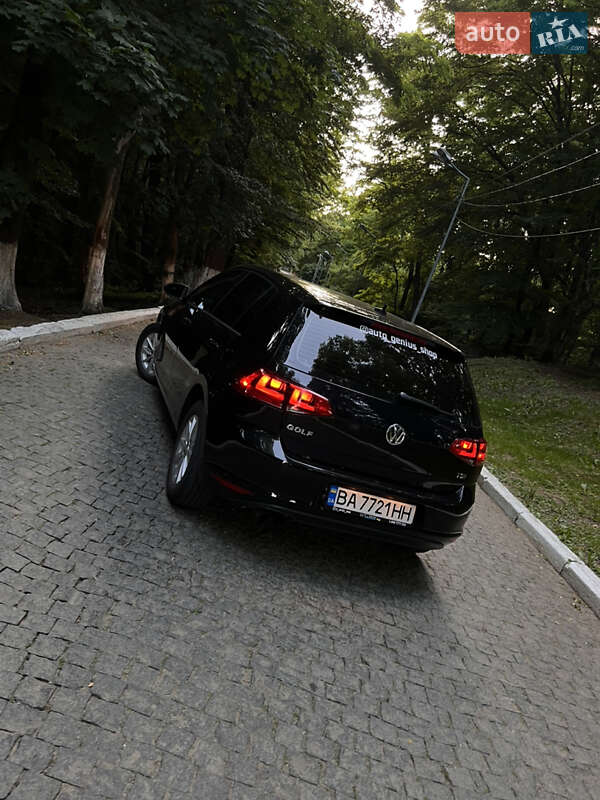 Хетчбек Volkswagen Golf 2015 в Чернівцях