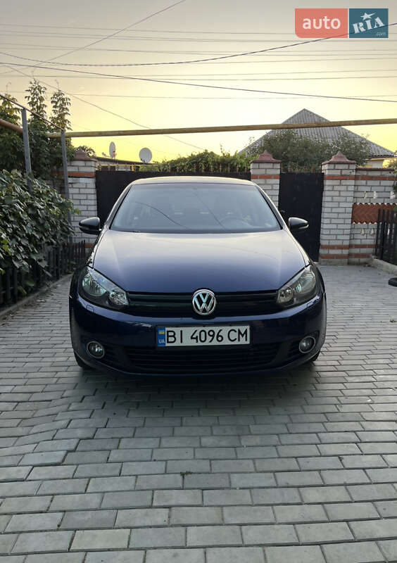 Хетчбек Volkswagen Golf 2012 в 