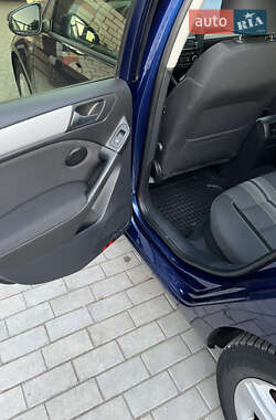 Хетчбек Volkswagen Golf 2012 в 