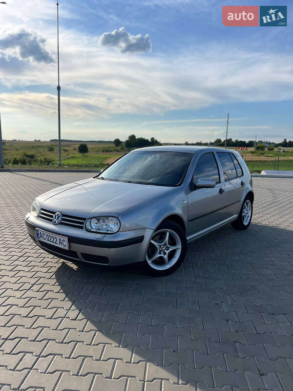 Volkswagen Golf 2003