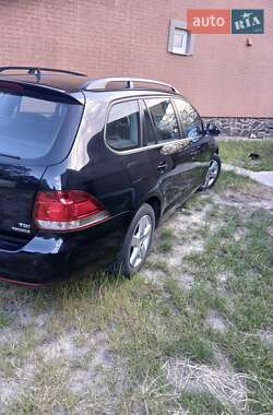 Універсал Volkswagen Golf 2012 в Вараші