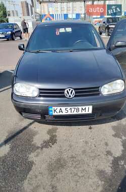 Хэтчбек Volkswagen Golf 2002 в Киеве
