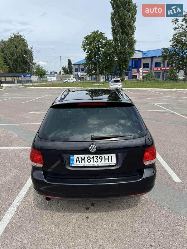 Универсал Volkswagen Golf 2010 в Житомире