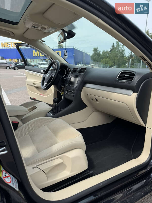 Универсал Volkswagen Golf 2010 в Житомире