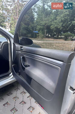 Хэтчбек Volkswagen Golf 2003 в 
