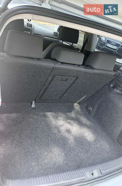 Хэтчбек Volkswagen Golf 2003 в 