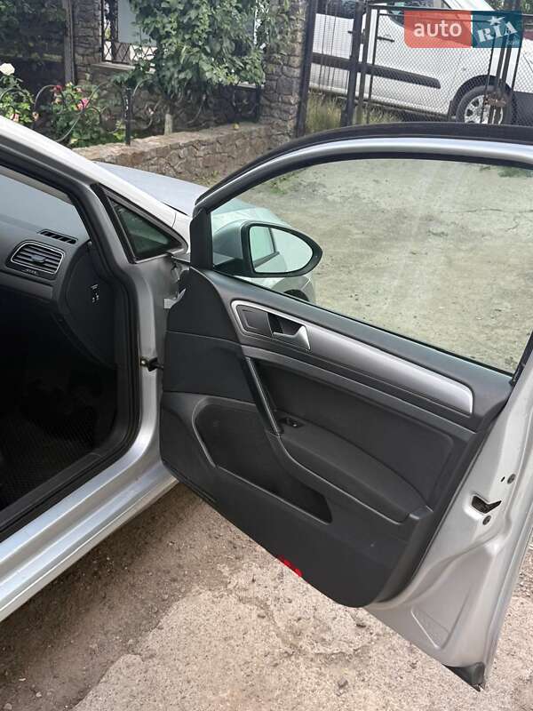 Універсал Volkswagen Golf 2014 в Хмільнику