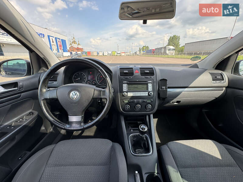 Хэтчбек Volkswagen Golf 2008 в Ковеле