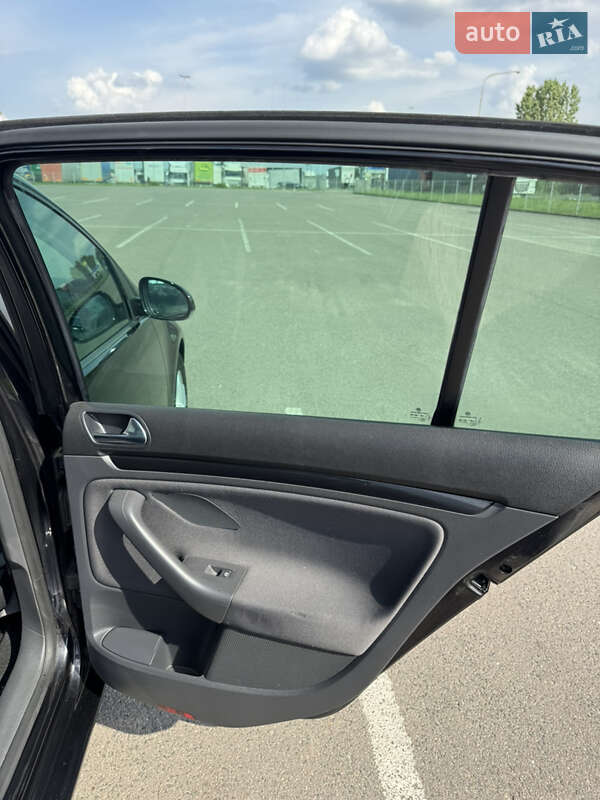 Хэтчбек Volkswagen Golf 2008 в Ковеле
