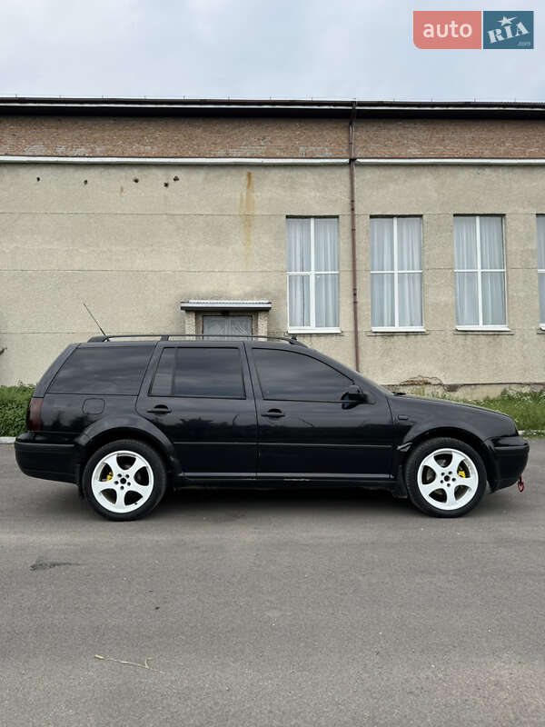 Универсал Volkswagen Golf 2001 в Новояворовске