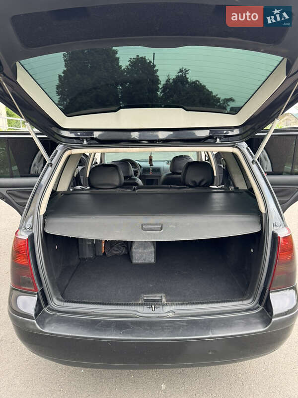 Универсал Volkswagen Golf 2001 в Новояворовске