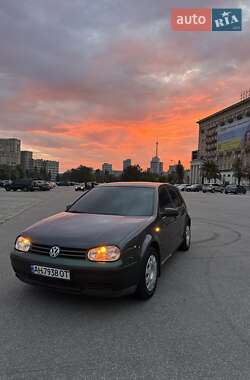 Хэтчбек Volkswagen Golf 2003 в Харькове