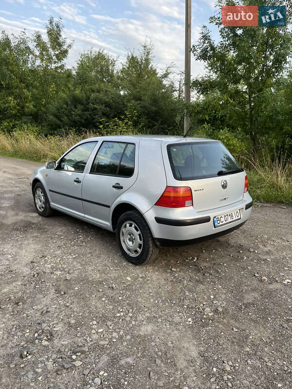 Хэтчбек Volkswagen Golf 1998 в Городке