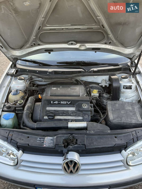 Хэтчбек Volkswagen Golf 1998 в Городке