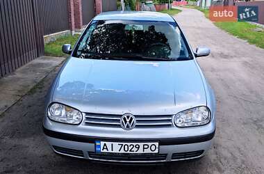 Хэтчбек Volkswagen Golf 2002 в Киеве