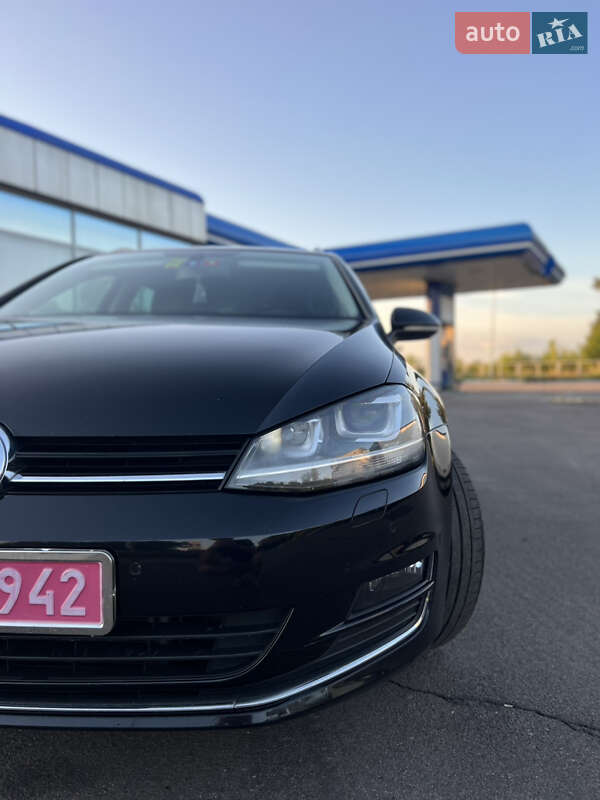 Универсал Volkswagen Golf 2014 в Ровно