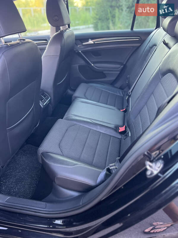 Универсал Volkswagen Golf 2014 в Ровно