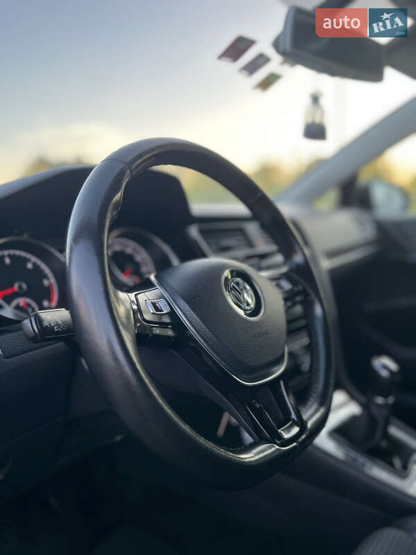 Универсал Volkswagen Golf 2014 в Ровно