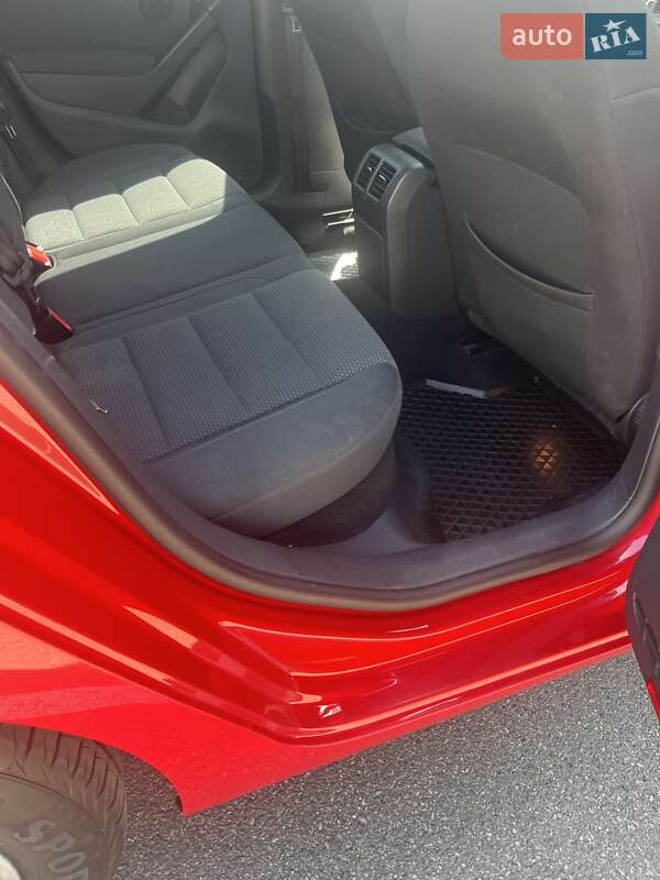 Хетчбек Volkswagen Golf 2012 в Києві