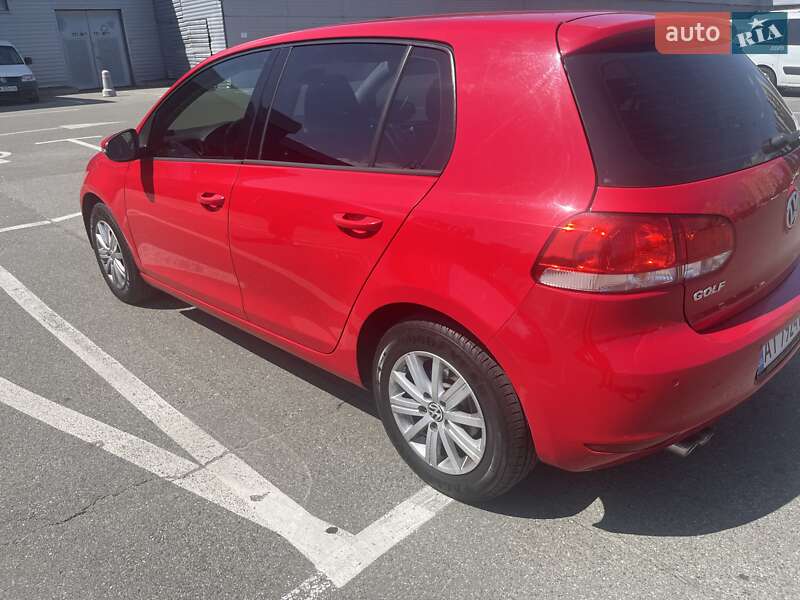 Хетчбек Volkswagen Golf 2012 в Києві