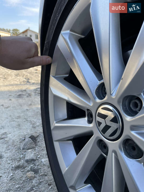 Хетчбек Volkswagen Golf 2012 в Києві