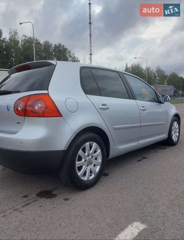 Хетчбек Volkswagen Golf 2005 в Ковелі