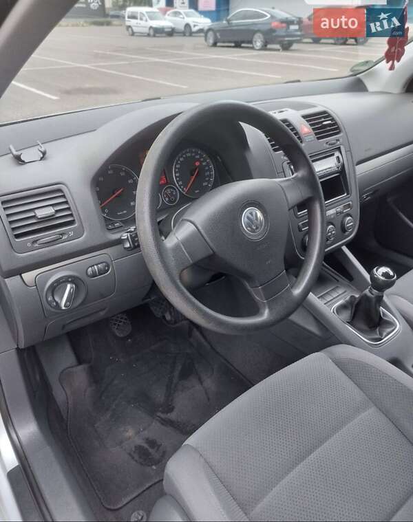 Хетчбек Volkswagen Golf 2005 в Ковелі