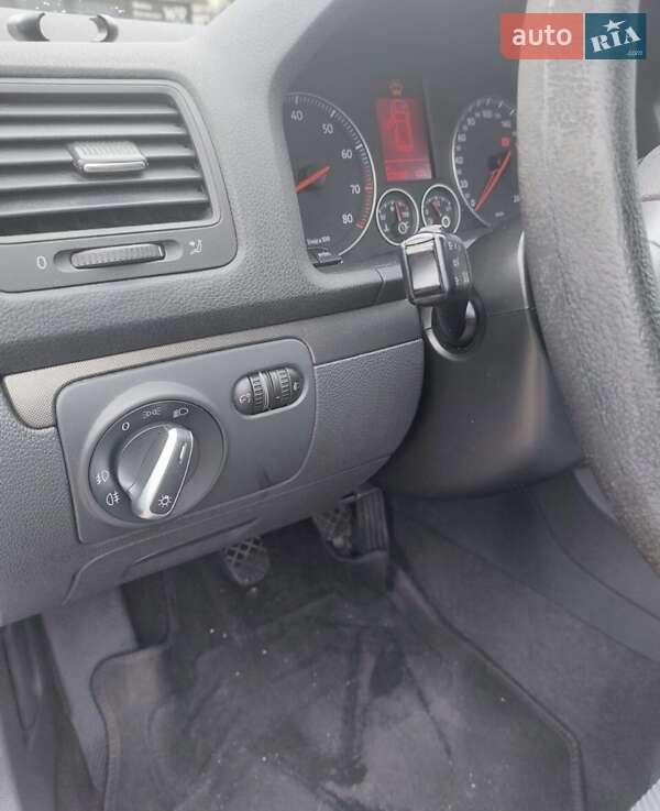 Хетчбек Volkswagen Golf 2005 в Ковелі