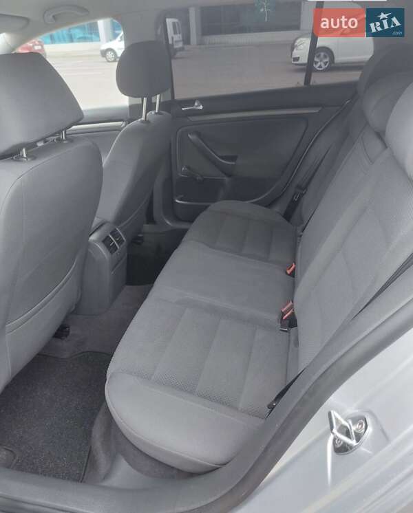 Хетчбек Volkswagen Golf 2005 в Ковелі