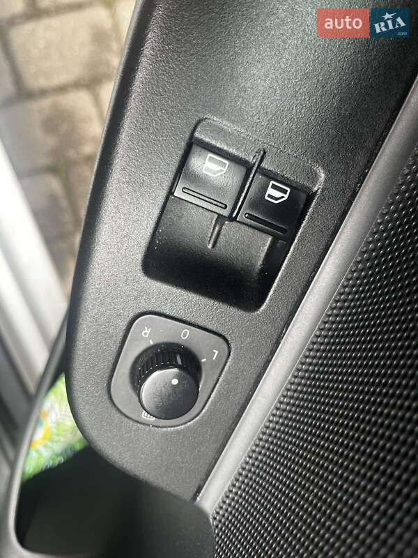 Хетчбек Volkswagen Golf 2005 в Ковелі