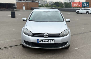 Хэтчбек Volkswagen Golf 2010 в Киеве