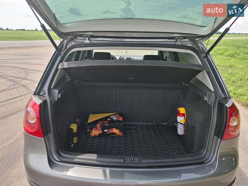 Хетчбек Volkswagen Golf 2005 в Конотопі