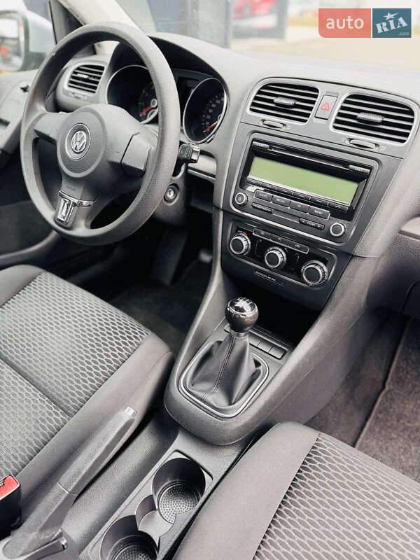 Хэтчбек Volkswagen Golf 2009 в Черкассах