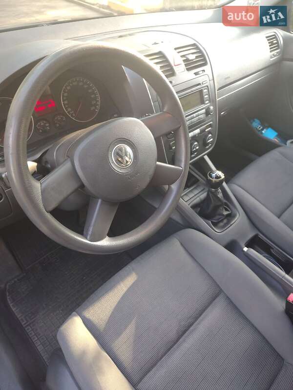 Хетчбек Volkswagen Golf 2004 в Благовіщенську