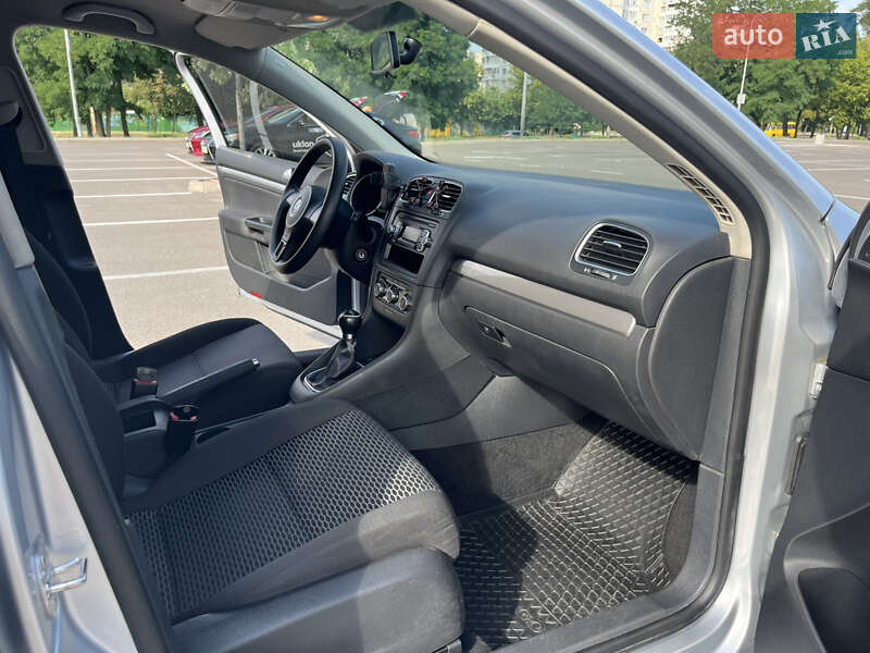 Універсал Volkswagen Golf 2010 в Києві