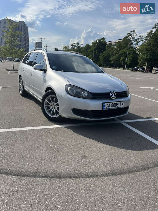 Універсал Volkswagen Golf 2010 в Києві