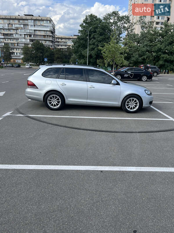 Універсал Volkswagen Golf 2010 в Києві