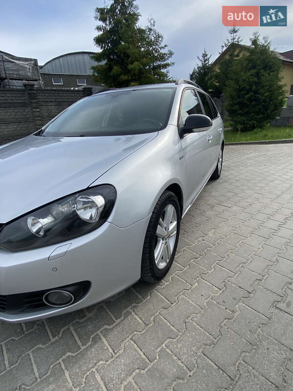 Универсал Volkswagen Golf 2013 в Новояворовске