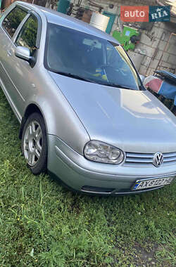 Хетчбек Volkswagen Golf 2001 в Харкові