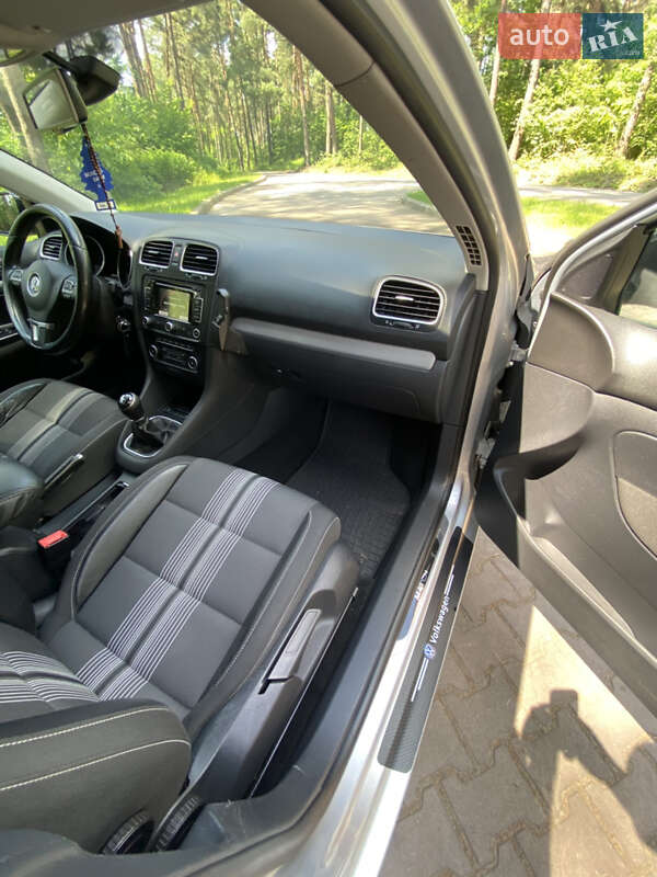 Универсал Volkswagen Golf 2013 в Новояворовске