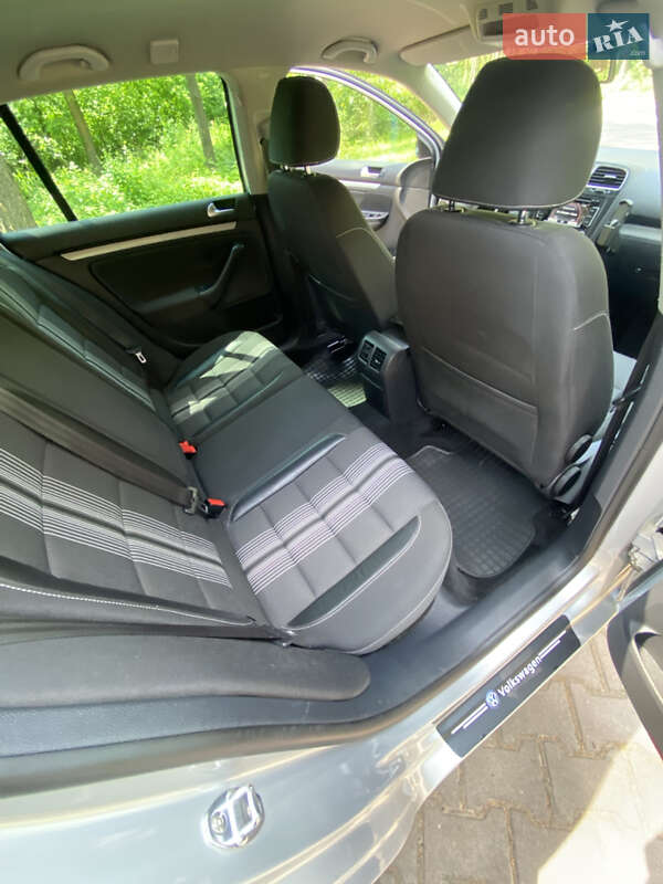 Универсал Volkswagen Golf 2013 в Новояворовске