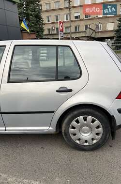 Хэтчбек Volkswagen Golf 1999 в 