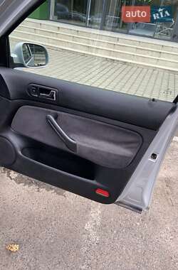 Хэтчбек Volkswagen Golf 1999 в 