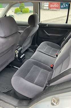 Хэтчбек Volkswagen Golf 1999 в 